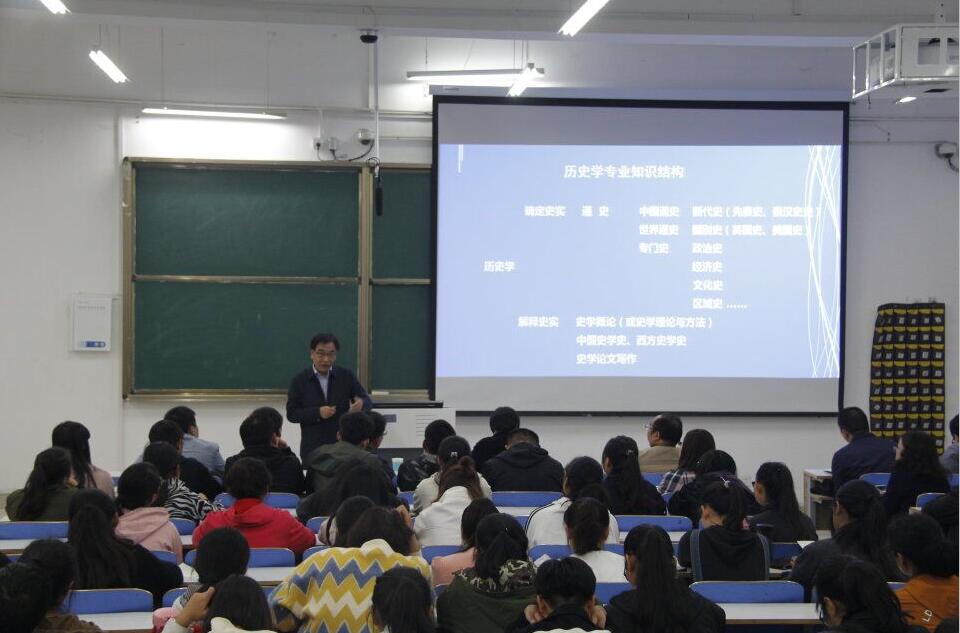 2018101918395471.jpg 尹.jpg